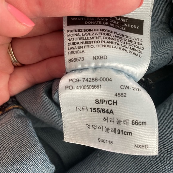 Signature by Levi Strauss & Co. Gold Label Women's Maternity Mid-Rise Shorts - Picture 5 of 5